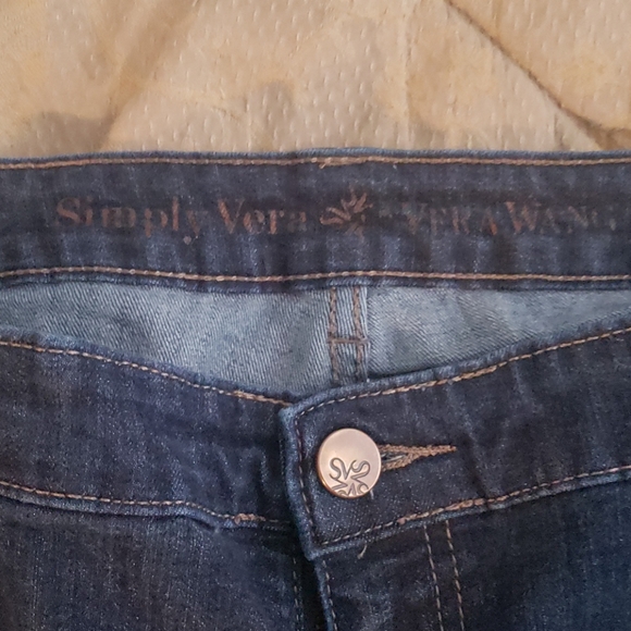 Simply Vera Denim Capris - Picture 4 of 5